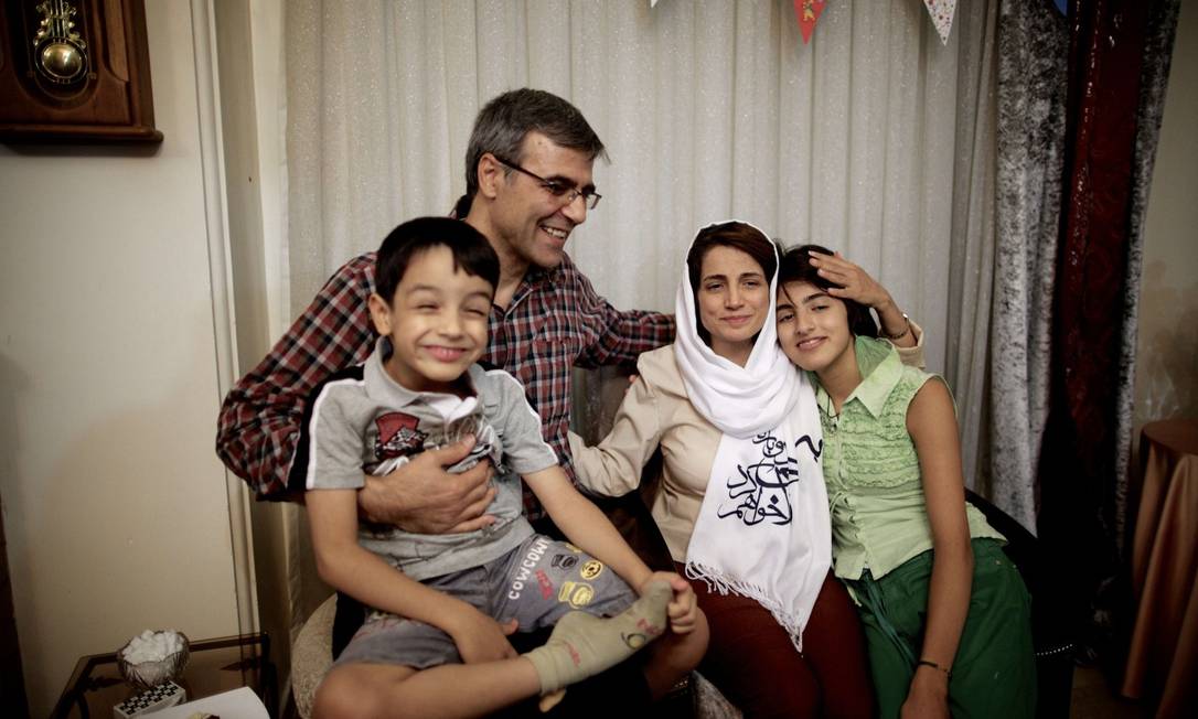 34484433 iranian lawyer nasrin sotoudeh poses with her husband reza khandan her son nima l and h