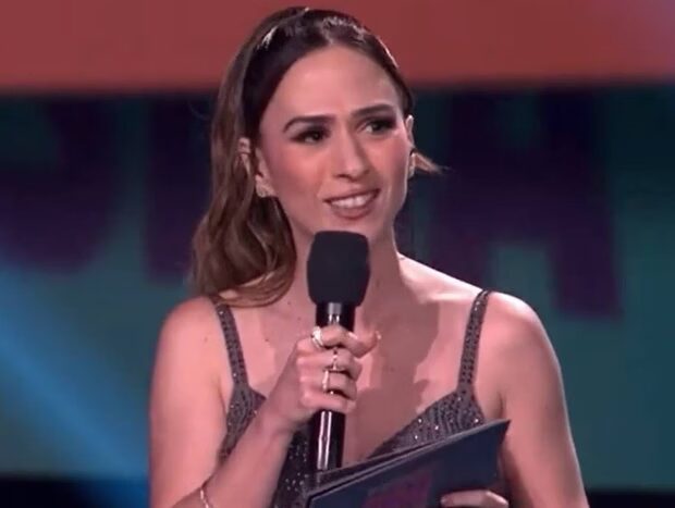 Após acusações polêmicas, a apresentadora se prepara para enfrentar a batalha judicial contra o ex-assistente de direção de Lady Night , que acusou de assédio!