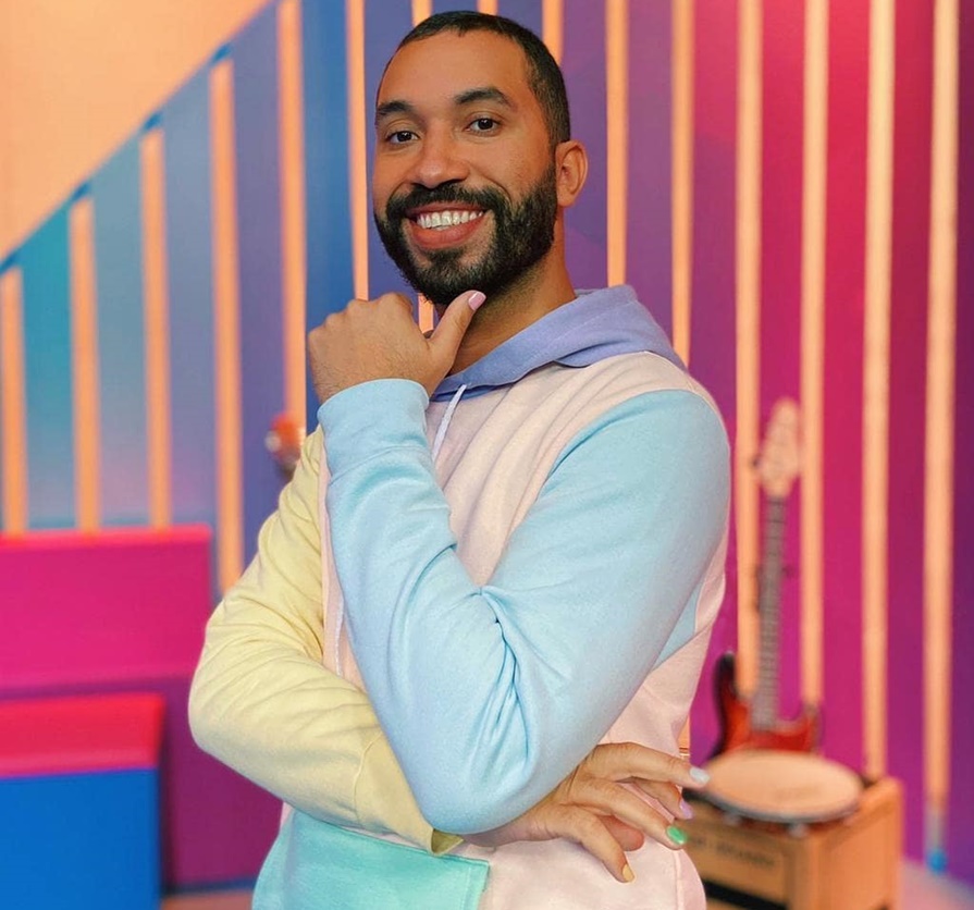 Ex-BBB sonha alto e afirma que liderar o país está nos seus planos após concluir PhD nos Estados Unidos.