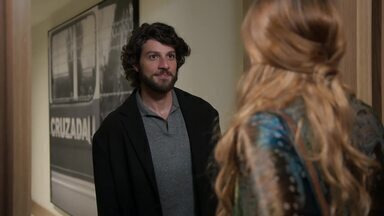 A portuguesa aparece de surpresa e revelação acaba com casamento de Viola.