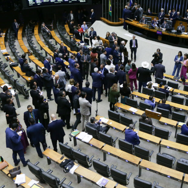 o congresso nacional realiza sessão semipresencial para votar o projeto da lei de diretrizes orçamentárias (ldo) (1)