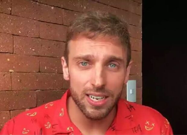 leo lins e condenado e tera que pagar indenizacao apos postar foto de seguidora widelg