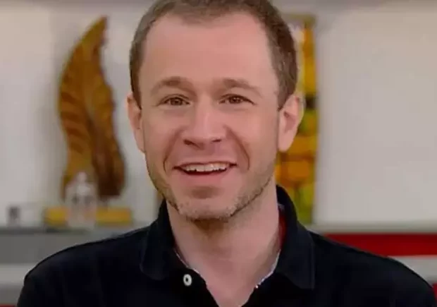 Ex-Globo fecha contrato com o canal de Silvio Santos e marca retorno triunfal em janeiro.