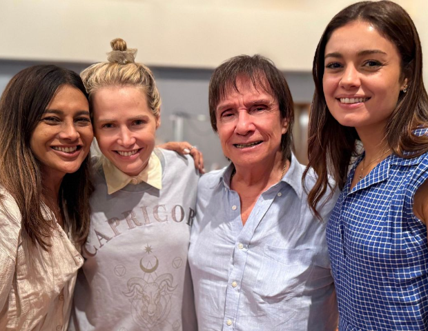 Dira Paes, Letícia Colin e Sophie Charlotte cantam ao lado do Rei, mas internautas não perdoam!"