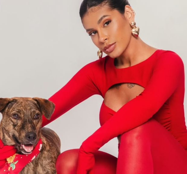 Cantora deixa o local constrangida enquanto testemunhas relatam confusão em quiosque do Recreio dos Bandeirantes!