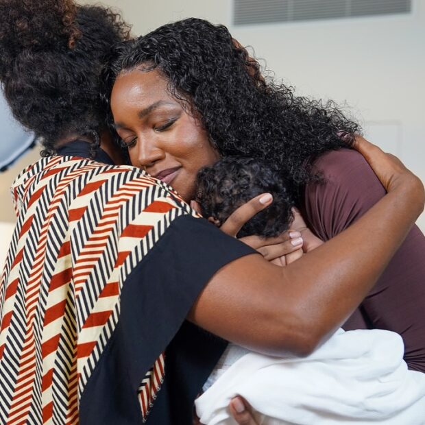 A cantora abriu seu coração sobre a montanha-russa de emoções da maternidade em entrevista explosiva.