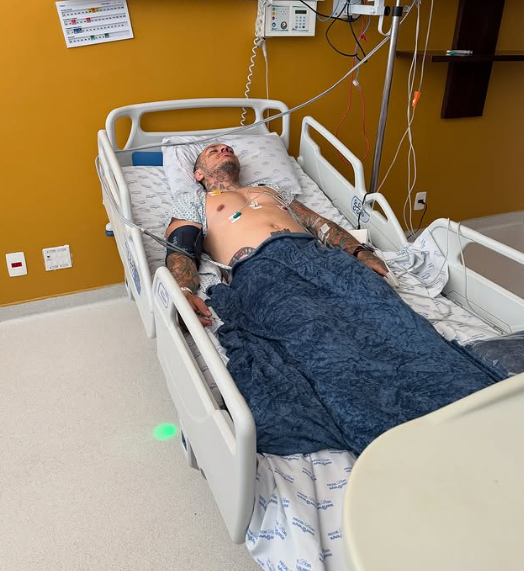 Influenciador desabafa sobre dores e possibilidade de cirurgia; fãs preocupados com estado de saúde.