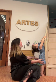 Mãe e filha arrancam risadas ao trazer à tona meme inesquecível da influenciadora e divertem os seguidores!