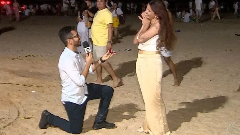 jornalista pede namorada em casamento ao vivo widelg