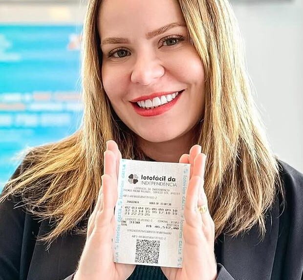 Rainha dos bolões, influenciadora celebra quina milionária, mas lamenta erro na escolha de um único número: "Deus, estamos prontos!"