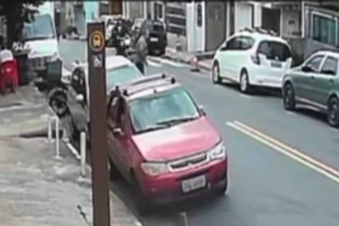 homem morre ao ser atropelado por motoboy que empinava moto em sp