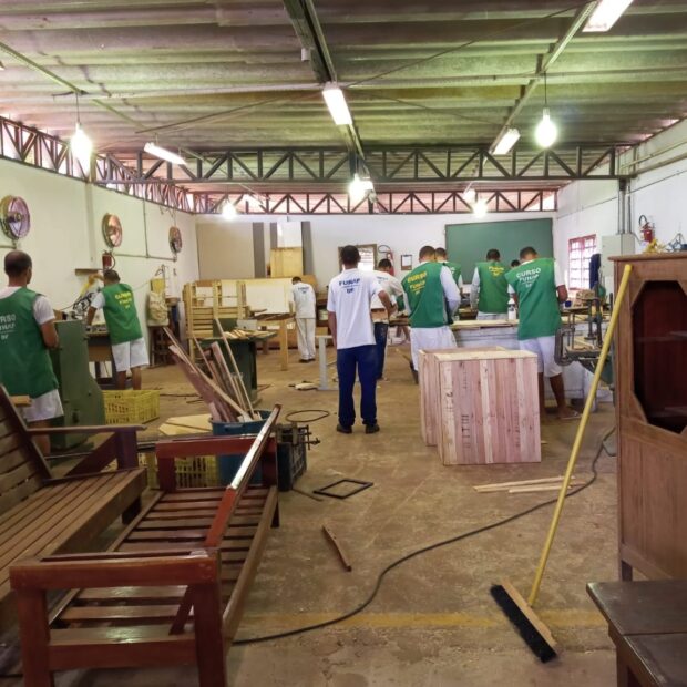 oficina de marcenaria 3 1536x1152