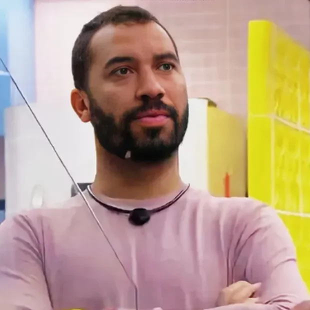 Ex-BBB critica tom debochado em postagem oficial sobre Pix e vira assunto até entre políticos.