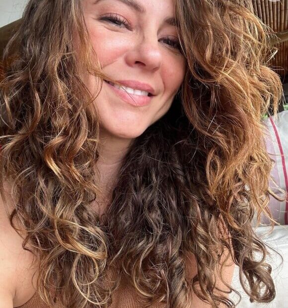 Atriz revela críticas ao corpo, escolhas de marcas e a luta por uma beleza mais diversa.