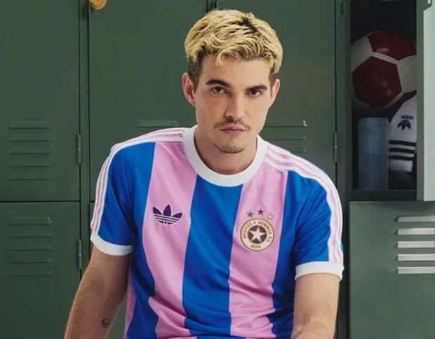 O ícone do pop revelou planos de pausa na carreira, desabafou sobre inseguranças e emocionou o público ao segurar as lágrimas ao vivo.