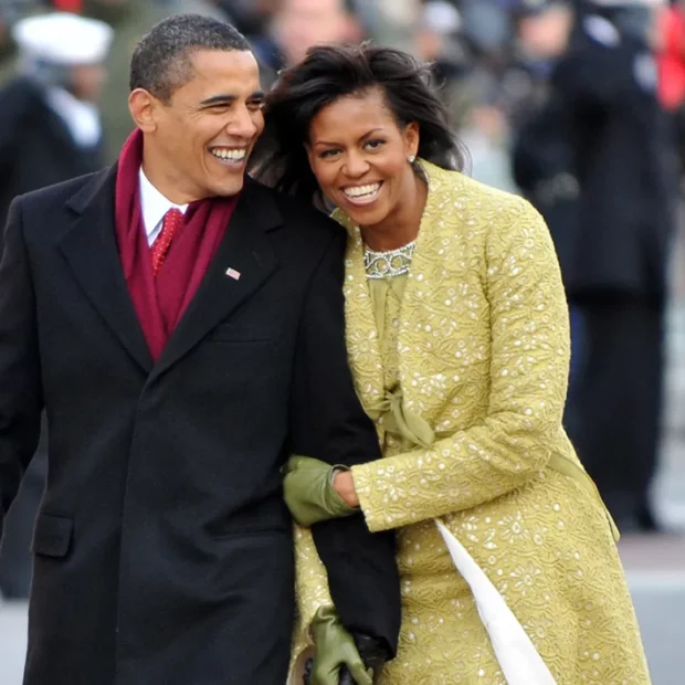 Após declaração apaixonada de Barack Obama em homenagem a Michelle, especulações sobre crise no casamento ganham força com sua ausência em eventos recentes.
