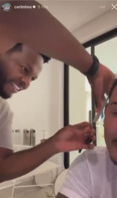 Após polêmica no "Domingão", influenciador e seu barbeiro protagonizam cenas engraçadas, mas ao fundo a pergunta é: seria tudo roteirizado?