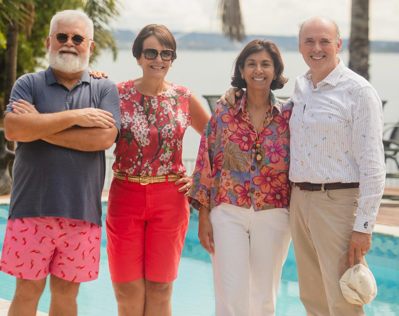 foto 01 o empresário, lourenço peixoto e sua esposa artista plástica, rosália peixoto ao lado do casal peter claes, embaixador da bélgica e sua esposa, alexandra costa