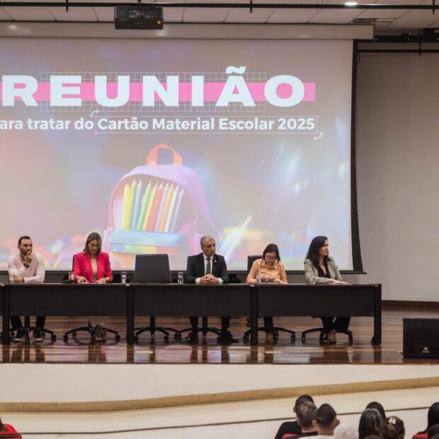 reuniao cartao material escolar 2025 foto capa 1536x1024