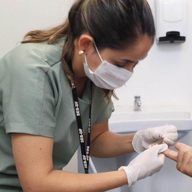 exame dermatologico. foto sandro araujo agencia saude df 1920x1323