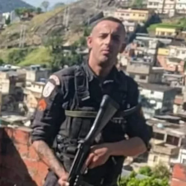pm e morto a caminho do trabalho no rio de janeiro neste domingo 26 2584655 article