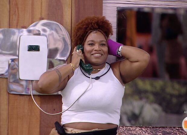 Após anulação da primeira dinâmica, Big Fone agita o domingo e define os primeiros emparedados da semana.