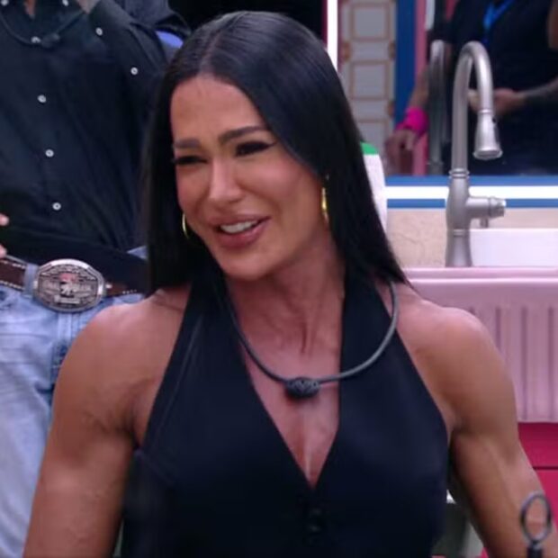 gracyanne barbosa sorrindo