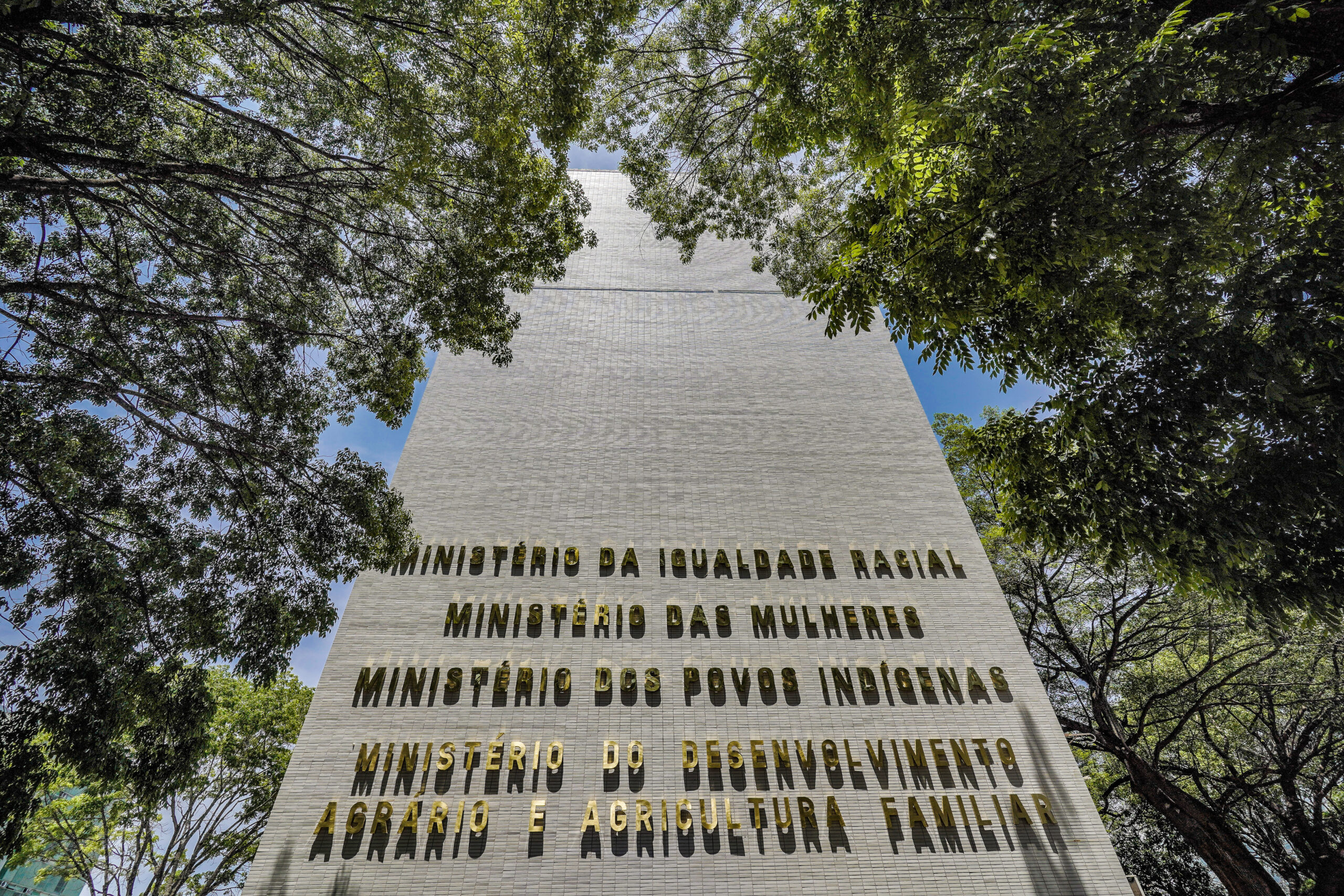 fachada do ministério dos povos indígenas