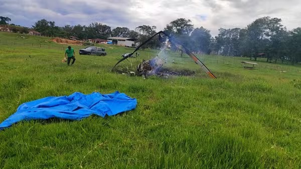 helicóptero cai em fazenda e deixa 3 mortos em minas gerais