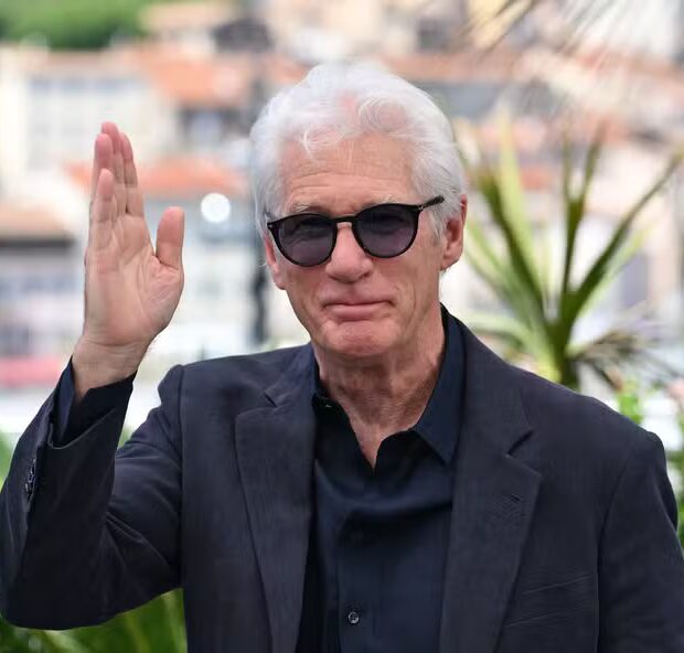 richard gere poses during a photocall for the film oh canada at the 77th edition