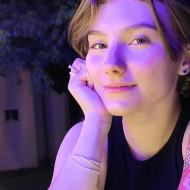 A influenciadora digital compartilha os desafios enfrentados na batalha contra o câncer e os obstáculos para continuar o tratamento