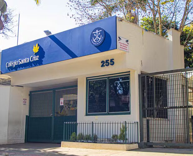 Mensagens racistas, homofóbicas e ameaças de estupro causam revolta em escola de elite de São Paulo