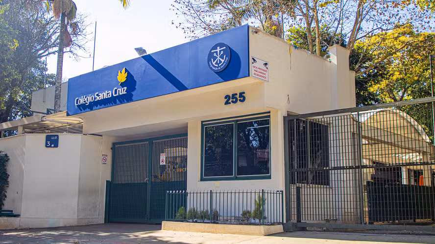 Mensagens racistas, homofóbicas e ameaças de estupro causam revolta em escola de elite de São Paulo