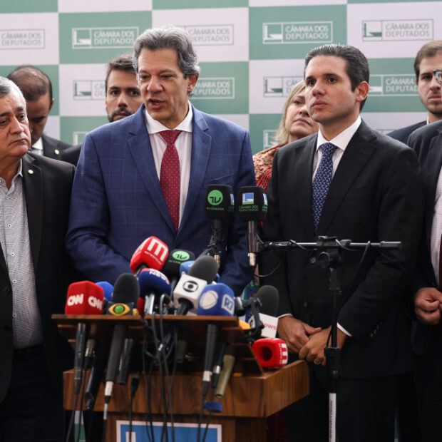 hugo motta recebe ministro fernando haddad na câmara dos deputados