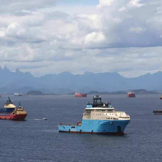 bahia guanabara navios abandonados