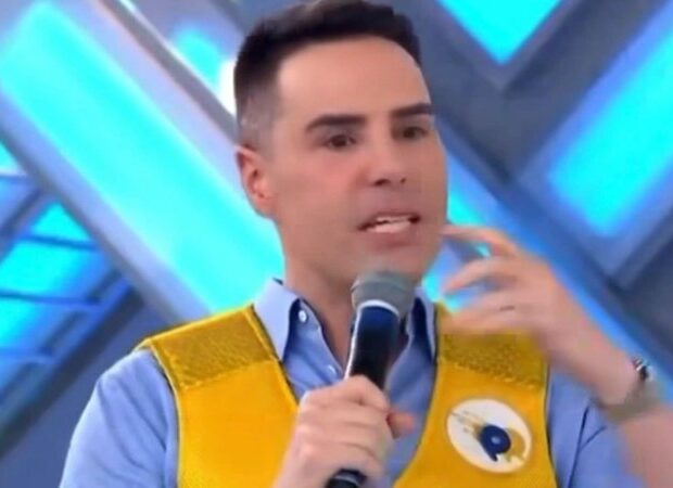 Em entrevista no programa de Celso Portiolli, no SBT, o jornalista desabafa sobre a despedida precoce e os bastidores que marcaram sua longa trajetória na emissora.