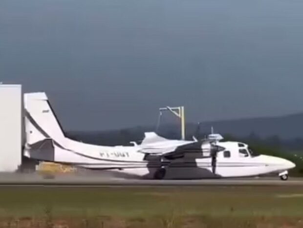 aviao pouso barriga