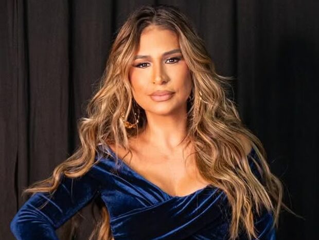 Cantora filma chuva de granizo, se choca com gelo no jardim e vê teto da casa ser danificado! Será que a nova mansão corre risco?