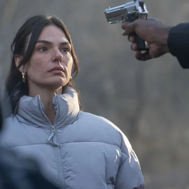 O longa de ação, que é estrelado por Scott Eastwood, é massacrado pela imprensa e comparado a uma comédia involuntária