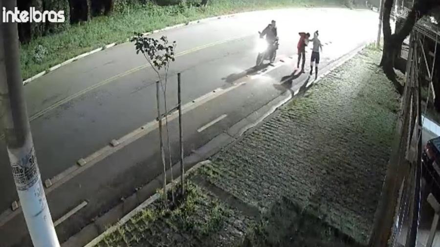 medica corria no momento em que foi abordada por criminosos na zona oeste de sao paulo 1739791719026 v2 900x506