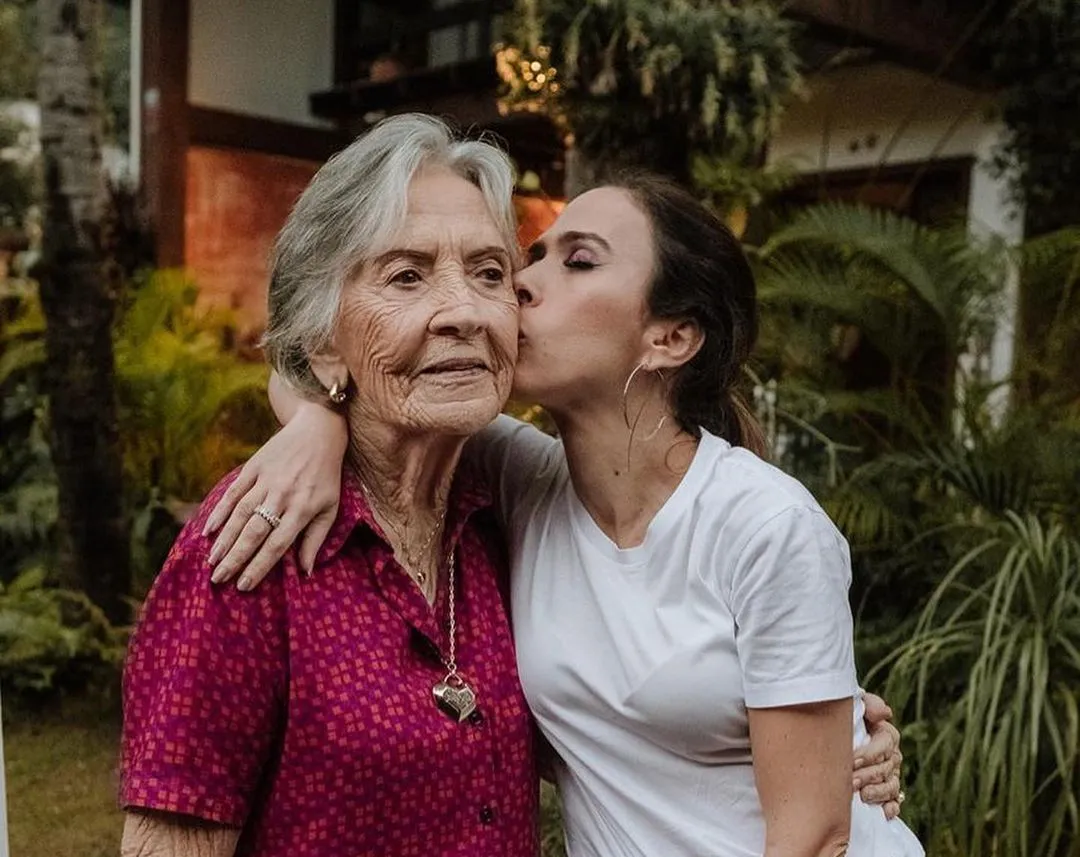 A apresentadora anunciou a partida de sua avó Vera, aos 89 anos, e emocionou os seguidores com uma despedida cheia de amor e saudade.