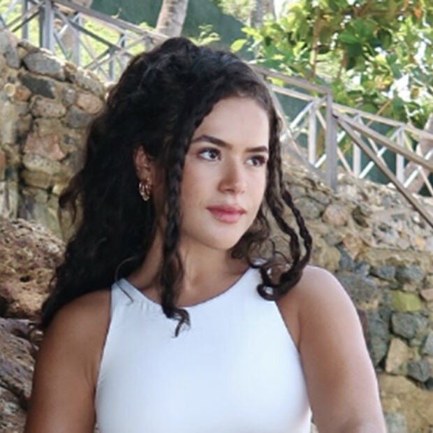 A atriz explicou por que não gravou cena de afogamento na novela das 19h e saiu em defesa dos dublês após questionamento de um internauta.