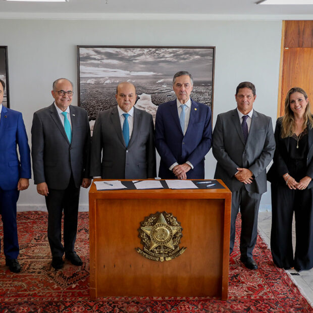 gdf e stf assinam acordo