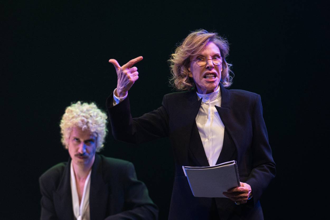 a Última entrevista créditos adriano doria (1)