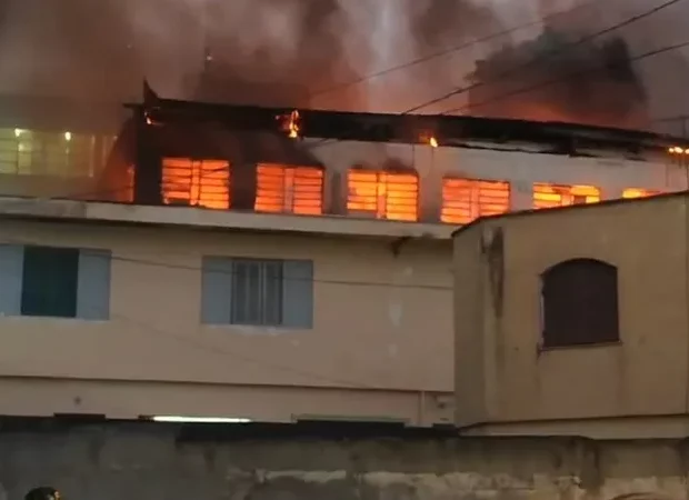 incendio de grandes proporcoes atinge fabrica de isolante termico na zona sul de sp 83428 800x450