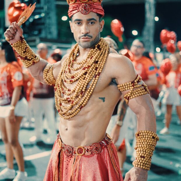 Morando em Dubai, ele retornou ao Brasil para o carnaval