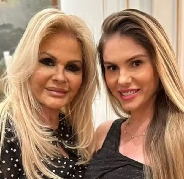 Ícone da TV brasileira enfrenta momento difícil com afastamento da filha, perda de pet e problemas de saúde.