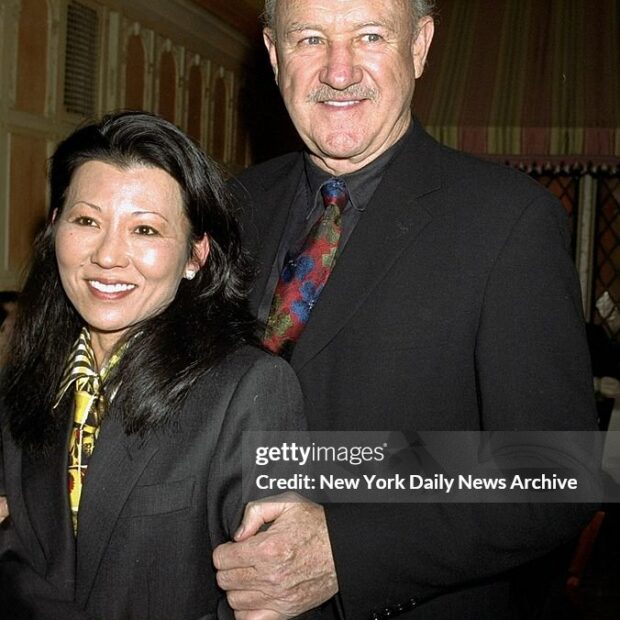 O casal foi encontrado na casa onde eles moravam, junto ao seu cachorro.