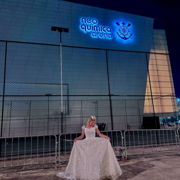 A humorista roubou a cena na Neoquímica Arena, onde torcedores foram à loucura e interromperam sua gravação com pedidos de selfies e autógrafos.