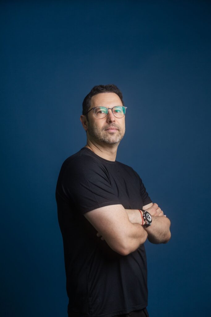 reconhecido três vezes como o influenciador número um do brasil pela anbima e figurando entre os três maiores influenciadores de investimentos do país segundo o prêmio ibest